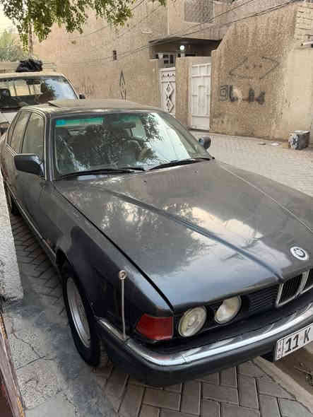 السلام عليكم ورحمة الله وبركاته 
بي أم لبيع مديل ١٩٩١ 
حجم ٧٣٥ 
مكينه ٣٥٠٠.    ٦سلندر 
صدر جديد 
سلايت قماره شغاله طكتين 
تخم تاير جديد 
ما بيه نقص ان شاء الله كهرباء كله شغال 
مكينه حلوه كلش 
السياره رقم وهزه جدد صار سبوع من حولته باسمي سنويه ٢٠٢٧ 
رقم انكليزي بغداد. مكاني بغداد الامين الثانيه 
السعر ٤٤ وبيه مجال بسيط 
خابر وتدلل   ***********
