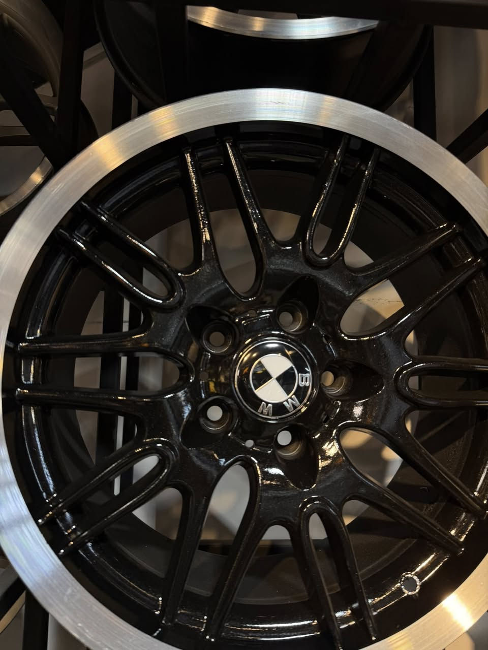 ويل كب حجم 17 بي إم صقر. 	نضيف وايه كلش
مصبوغ
سايز واحد
السعر: 350 ألف دينار
موقعي: بغداد، حي العامل، شارع 7 نيسان متوفر توصيل لكل المحافظات
📱 للتواصل واتساب: ***********
