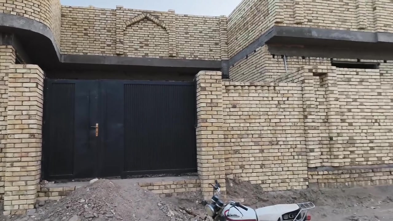 بيت زراعي للبيع  هيكل حي الجمعيه مساحت البيت ٢٢٠ شارع ١٠امتار يحتوي لبيت
غرف عداد ٢  ٦×٤
مطبخ ٦×٤
صاله ١١×٤وربع 
ستقبال ٨×٤
صحيات داخل و خارج +كراج 
لهيكل نقصه بس دواخل فقط لستفسار 
***********
