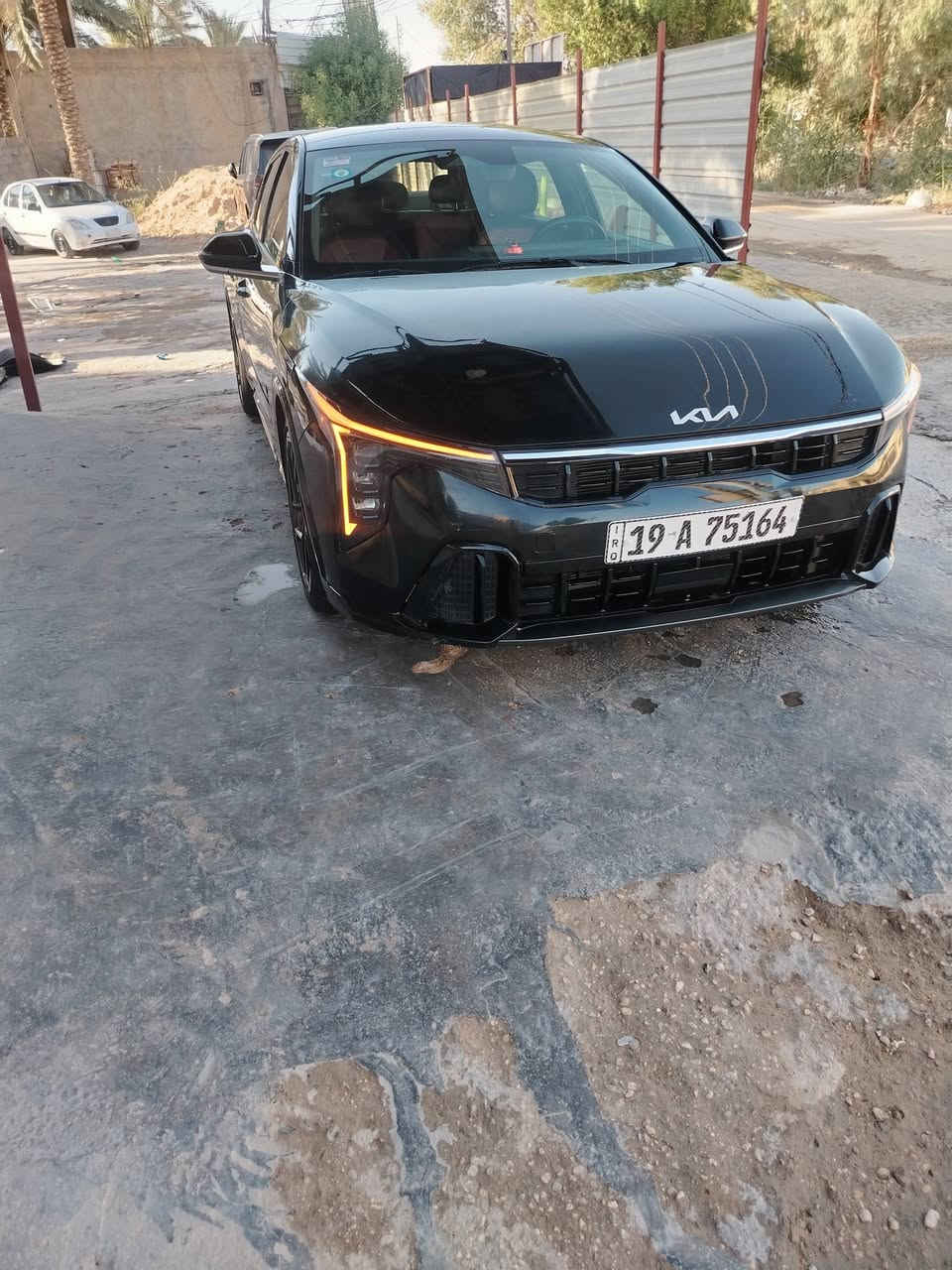 � للبيع.          Kia K4 GT موديل 2025 🚘
السيارة بحالة جيدة 
🔹 حادث خفيف وصور الحادث مرفقة بالمنشور ( جاملغ مبدل والبنيد مصلح بدون دواخل شرط و بدون ارباك حتا الدعاميه راجع نفسه )
 موضح بالصور
🔹 محرك 2000 CC DOHC دوش
🔹 نظافة عالية 
📋 المواصفات:
✅ تشغيل بصمة وتشغيل عن بعد 
✅ دخول ذكي (Smart Key)
✅ شاشة حديثة تدعم Apple CarPlay
✅ شحن لاسلكي (Wireless Charger)
 Auto Hold ✅
✅ سايد بريك إلكتروني بصمة
✅ كاميرا 360 درجة (دوارة)
✅ رادار أمامي
✅ رادار خلفي
✅ رادار جانبي
✅ نظام تحديد المسار (Lane Keep Assist)
✅ وضعيات قيادة متعددة
✅ مصابيح زينون
✅ إنارة خلفية LED
✅ ويل قياس 17 إنج
فتحة سقف بانوراما
داخل جلد لونين
كشنات حار بارد وكهرباء
جام أوتو
السيارة داخلة كتاب شهداء بأسمي
كربلاء المقدسه - للاستفسار الاتصال ***********
