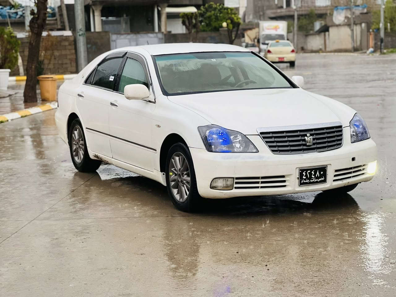 شاهانە 
بڕاوە 
مۆدێل ٢٠٠٧ ساج مەلەكی 
گێڕو مەكینەی گەورەیە ١٨٢
بێ دوكەڵ 
بەصمە ڕەساسی 
سێ دوگمەیە  
پەردەیە 
سوكانی كارەبایی 
ئاوێنە شەفت 
تەقەو ڕەقەی نییە
فۆڕمیگای نەشكاوە  
سەقفی وەك شوشەیە 
دەعو لێدراوی نییە 
كەڤەر گۆڕاوو شەنسی كۆسەرە نییە 
 سیعری ٥٣ گەڵاو مەجال 
شوێن /سەید سادق 
ژ.م/***********
***********
