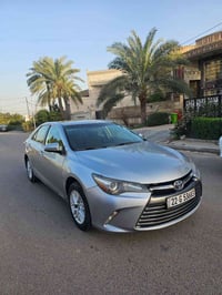 للبيع كامري موديل 2017 LE سلفر وارد امريكي حادثها جانبي وناشر صور الحا...