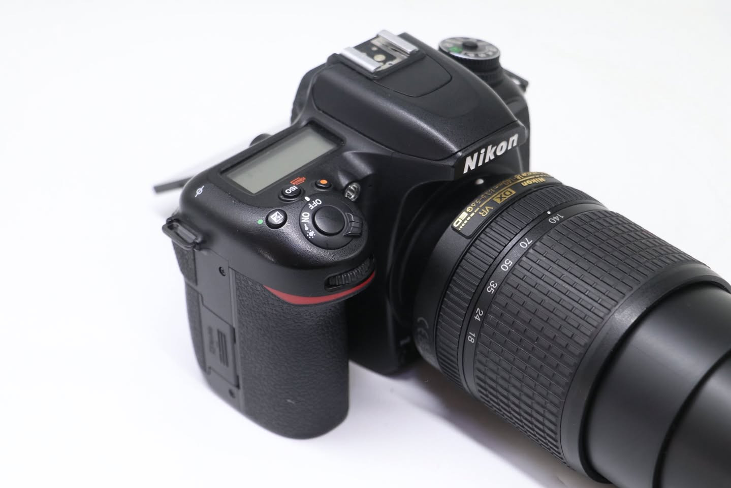 كأمره نيكون  (💣 ✨7500D 📸💣) نضافه 99/100 كامل ملحقات
تصوير دقه 4k حقيقي غنيه عن التعريف 📸
1- رام 32✅
2- حقيبه✅
3- حزام كتف✅
4- شاحنه اصليه ✅
5 بطاريه اصليه ✅ 
6- توصاله نقل صور ✅
يوجد توصيل كل العراق 🚚 السعر (⬅️خاص ➡️) 
 ***********
