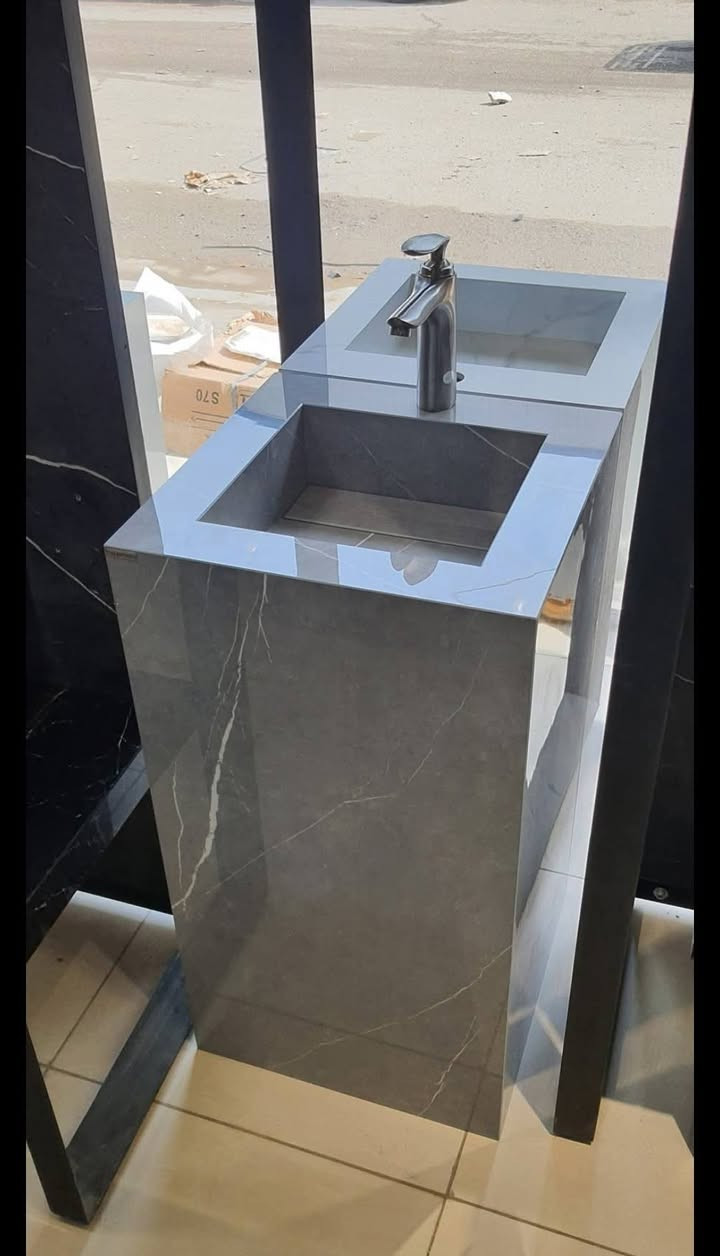 مغاسل مودرن بورسلين حسب الطلب والقياس واللون والديكور حسب مزاجك ☺️
للتواصل عبر الواتساب 
***********.🖤
