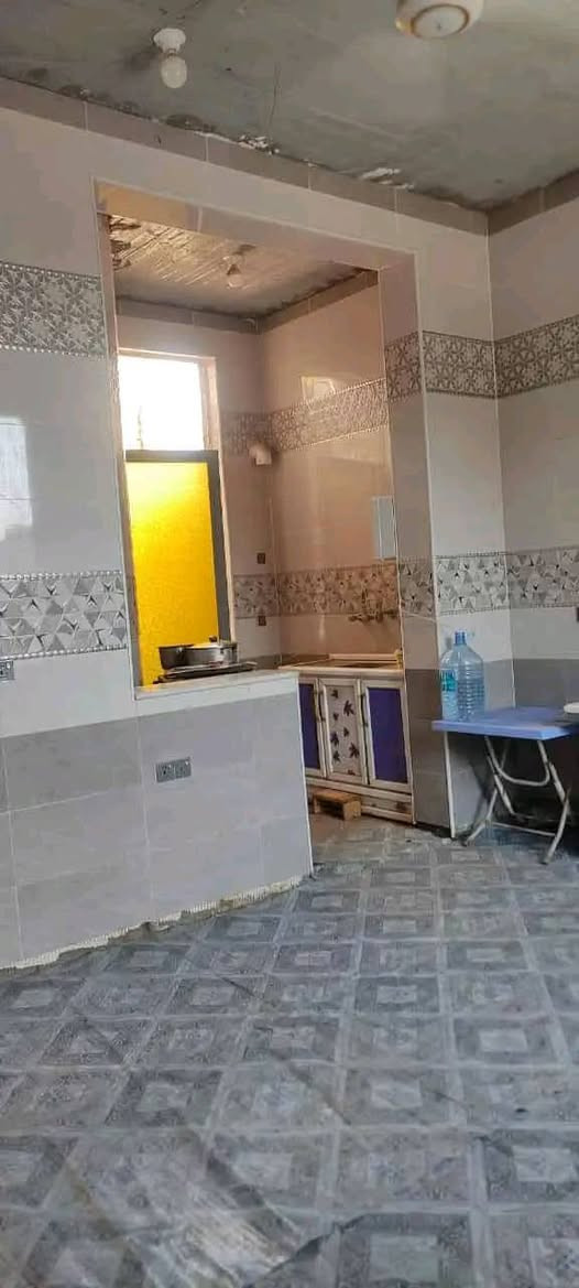 اعلان 
بيت بالجربوعيه الاولى مساحه 300ركن
 بظهر شارع ٤٠ 
سنة البناء ٢٠٢٤ نقصه ارضية وسقف جبسن بورد
يتكون من غرفتين وصاله ومطبخ واستقبال وصحيات داخليه وخارجيه 
 السعر الكلي ١٩١
مطلوب للمصرف الاسكان ٦٦مليون 
١٢٥ بيد البائع و٦٦ تسديد شهري كل شهر ٣٣٠

 تفاصيل اكثر مراجعه مكتب الساعي للعقار
او الاتصال بالارقام التاليه 
***********
***********
***********
عنوان المكتب سايدين حي الشرطه مكتب الساعي مقابيل اسواق ريتاج 🧿
