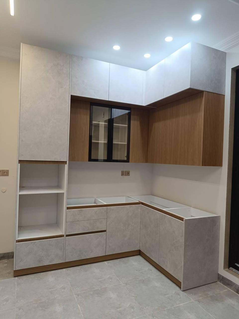 كونتر لأحد زبائننا  الكرام في منطقة طريق بغداد
      عنوان المعمل :  كركوك _ سرجنار
              رقم           :   ***********
                                  ***********
