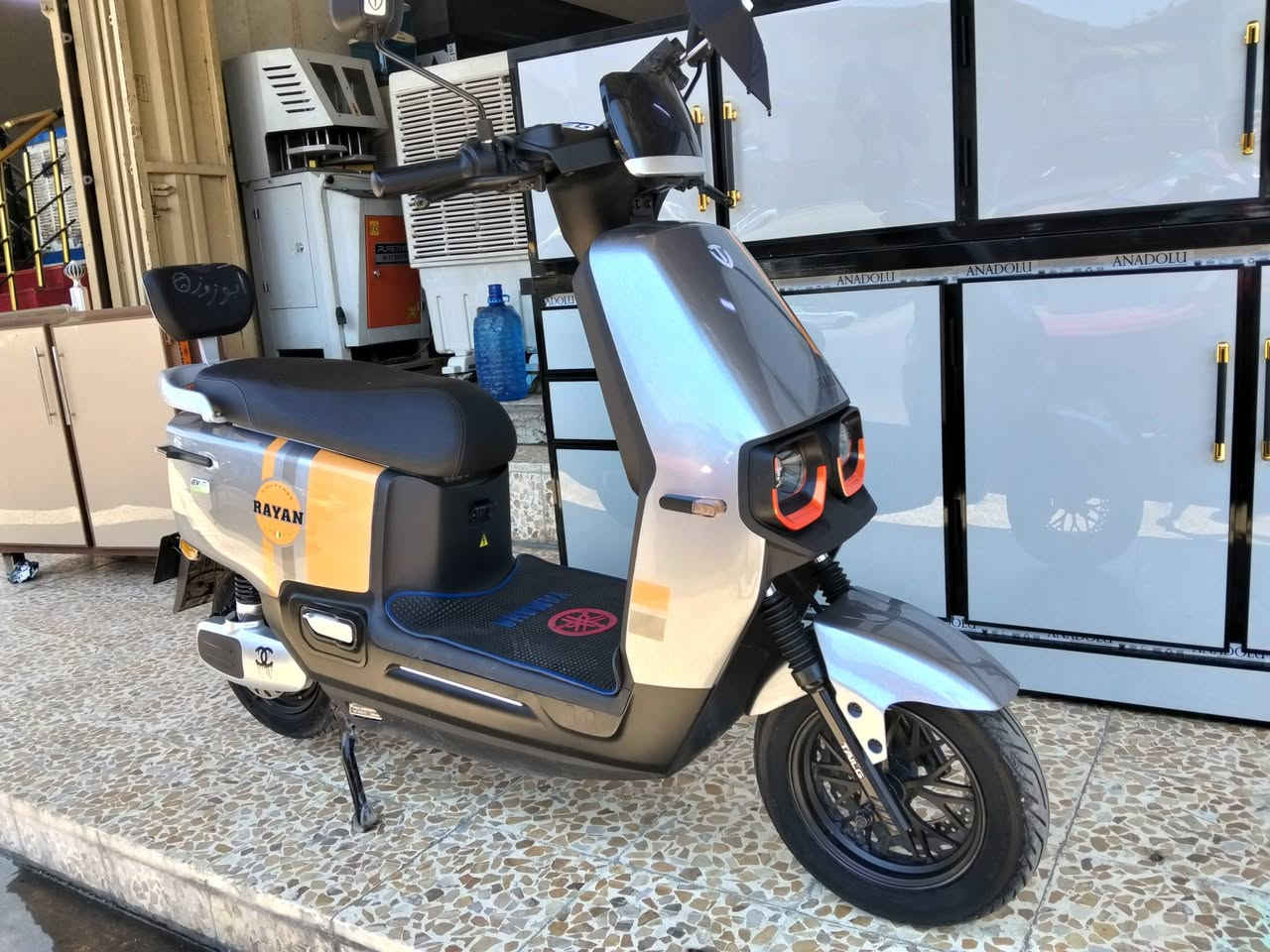 ماطو ابواعيون نضيف فول بدون اي شخص
بصمات اثنين اسوجات اثنين ***********,,,,,,***********موصل ايمن 
سعر 950 الف
