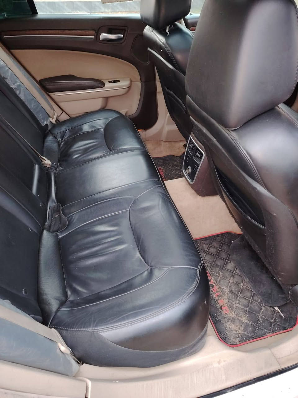 أوباما للبيع مديل 2014اصل مسجله 2017يعني معلايه تحويل مباشر السياره جاهزه حداديه جديده طخم تاير جديد ويل كب كروم جديد محرك هيمي منظومه زنون مامكفوله بيهة مكانات صبغ وبيهة ضربه المدكر الخلفي السعر 115 وبيهة مجال لشراي للاستفسار الاتصال علا الرقم ***********مكان السياره بصره البصرة, العراق
