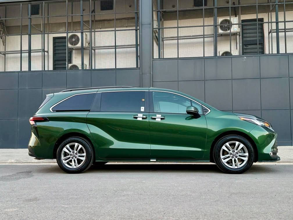 TOYOTA SIENNA XLE HYBRID 2022
-المحرك : 2500 cc هايبرد
-عداد المسافة 130 الف ميل
-االون اخضر
-تحديد مسار
-رادارات 360 درجة
-صقف ديفيدي
-كامرة خلفية
-تبريد 3 قطع مع تحكم خلفي مناخين
-3 انظمة قيادة
-سايد بريك بصمة
-حساسات خلفية
-فتحة سقف
-تشغيل بصمة
- 5 بصمات
-حساسات امامية
-كشنات جلد
-كشنات كهربائية
-حساس امطار
-حساس لايت (عالي ناصي)
-شاشة لمس كبيرة
-تدفئة كشنات
-انارة LED خلفي وامامي
-لايت عالي ناصي زينون
-خاصية طي المقاعد الخلفية لزيادة مساحة التحميل
-مقعد اضافي متحرك (يعني تصير 8 راكب)
-ابواب كهربائية شفط
-جنطة شفط كهربائية
-فتح وغلق الابواب بخاصية (الركلة)
-فتح وغلق الصندوف بخاصية (الركلة)
-نظام صوتي مميز مزود ب دمامات في الصندوق
-نظام التوقف الذاتي او مايعرف(مانع تصادم)
-وبقية مواصفات XLE المعروفة
-مكان السيارة سلیمانی  
للاستفسار الاتصال
رقم سلیمانی وبأسمي تحويل مباشر
☎️(***********)اسیا
☎️(***********)کورک السليمانية, العراق
