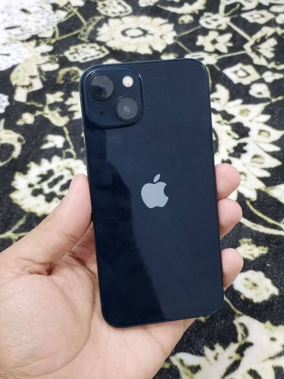 آيفون ١٣ عادي مكفول من كلشي شخط واحد ما بي بطاريه ٩٩ للاستفسار ***********
