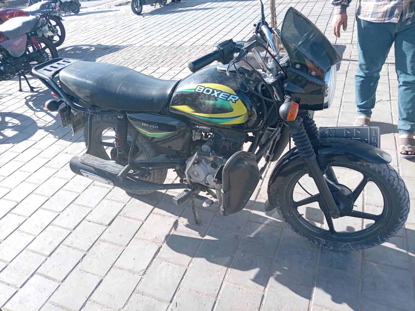 دراجه بوكسر للبيع مرقمه بغداد انكليزي مكينه مكفوله مديل 21 محسوبه ع 22 