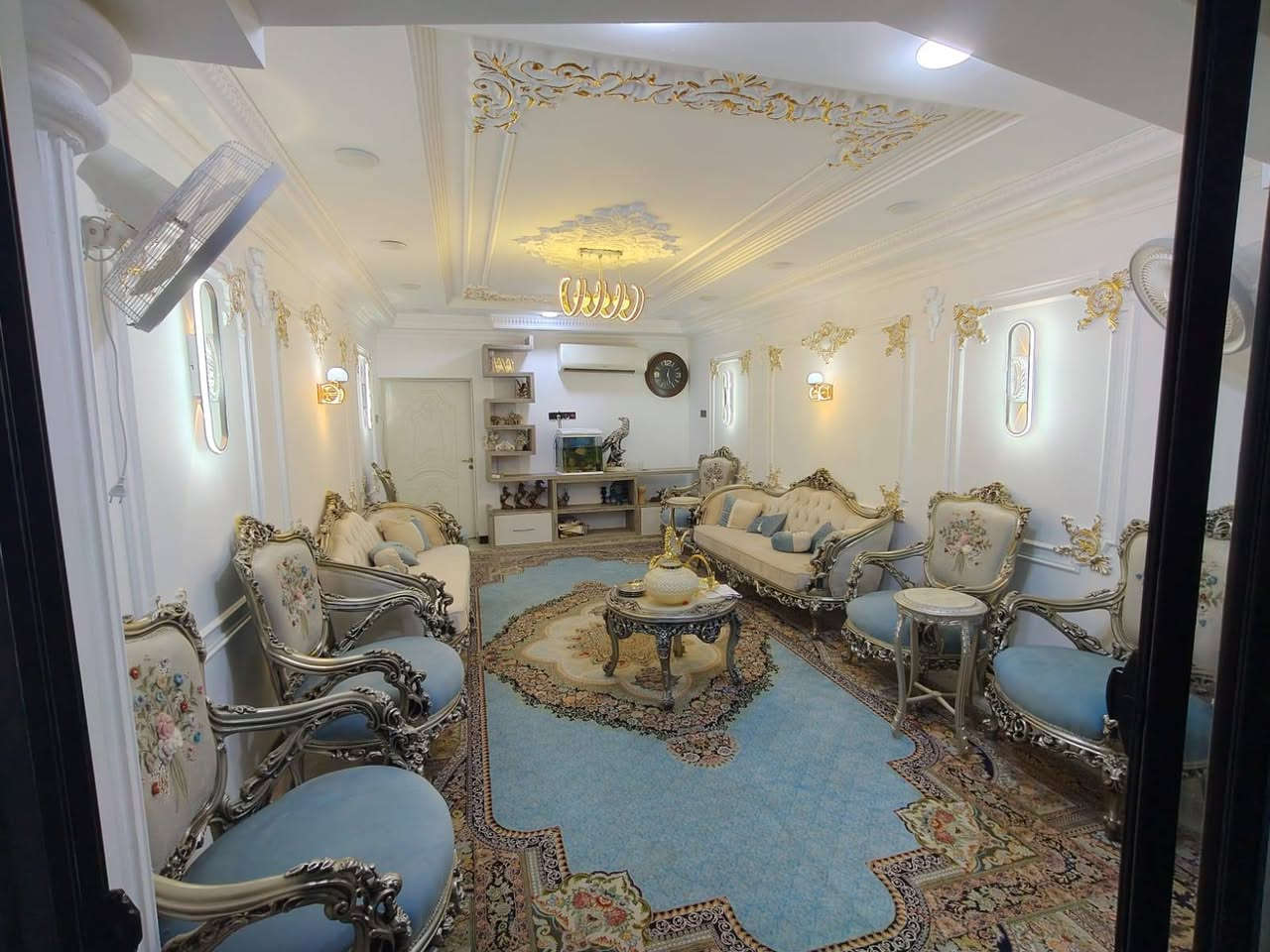 سلام عليكم بيت للبيع مساحة 350متر بالجمعيه طابو زراعي غرفتين وصاله ومطبخ ستقبال صحيات *********** *********** واتساب
