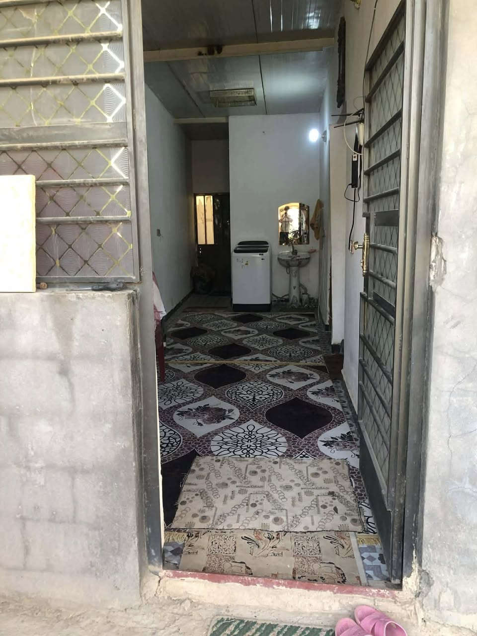 مساحه 190 متر طابق واحد  

سقف سندويج
واكاع صب

غرفتين نوم

طرمه ٥،٤متر

حديقه مترين

حمام داخلي وخارجي

صاله معزوله + الشارع عرضه ٦

السعر ٥٥ وبي مجال بسيط 

للاستفسار

 *********** واتساب متواجد
