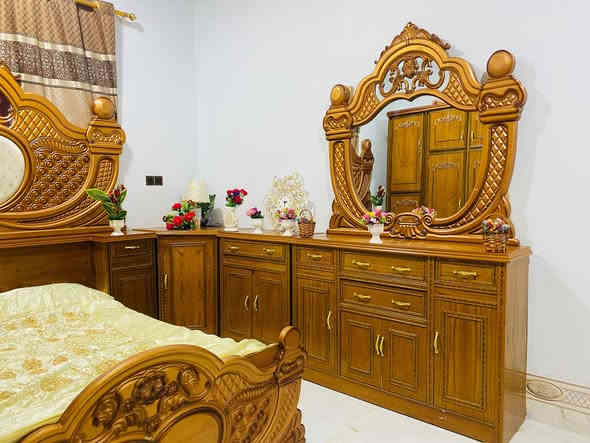 توجد غرفة نوم توج حطاطة متكونة من 5قطع نضافة فول السعر مليون و350 وبيها مجال العنوان الرمانة الاتصال ***********
