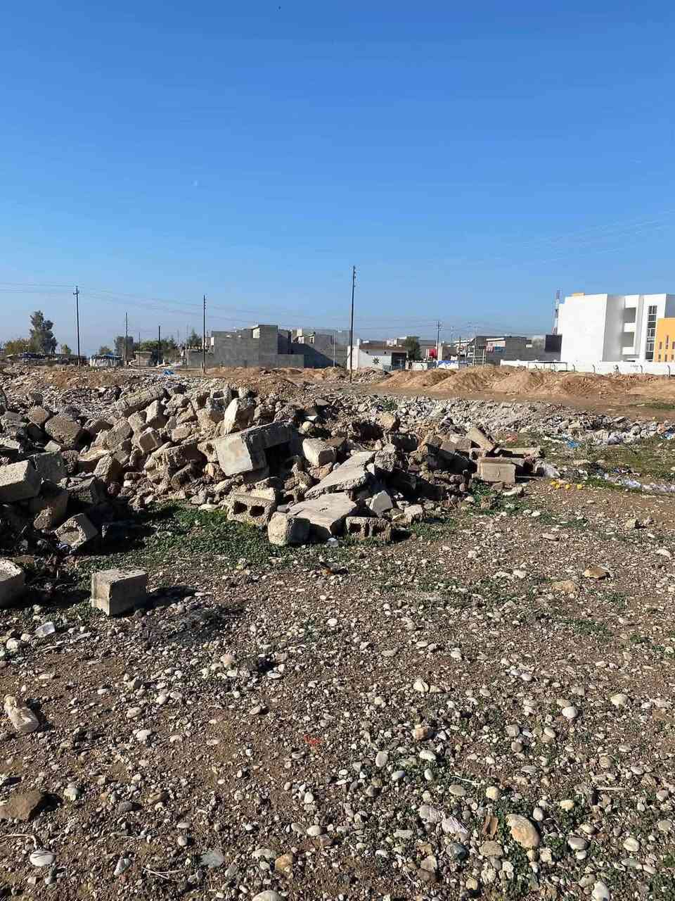 قطعة ارض سند 25 سهم للبيع
المساحة : 250 متر   الواجهة : 12 ونص متر   

السعر : 15 مليون وبي مجال

الموقع : حي الطين قرب الملعب شيفان

للتواصل او الاستفسار : 📞

*********** - ***********

📍عنوان المكتب :  الشارع العام مقابل مكتب النائب مهدي تقي امرلي

