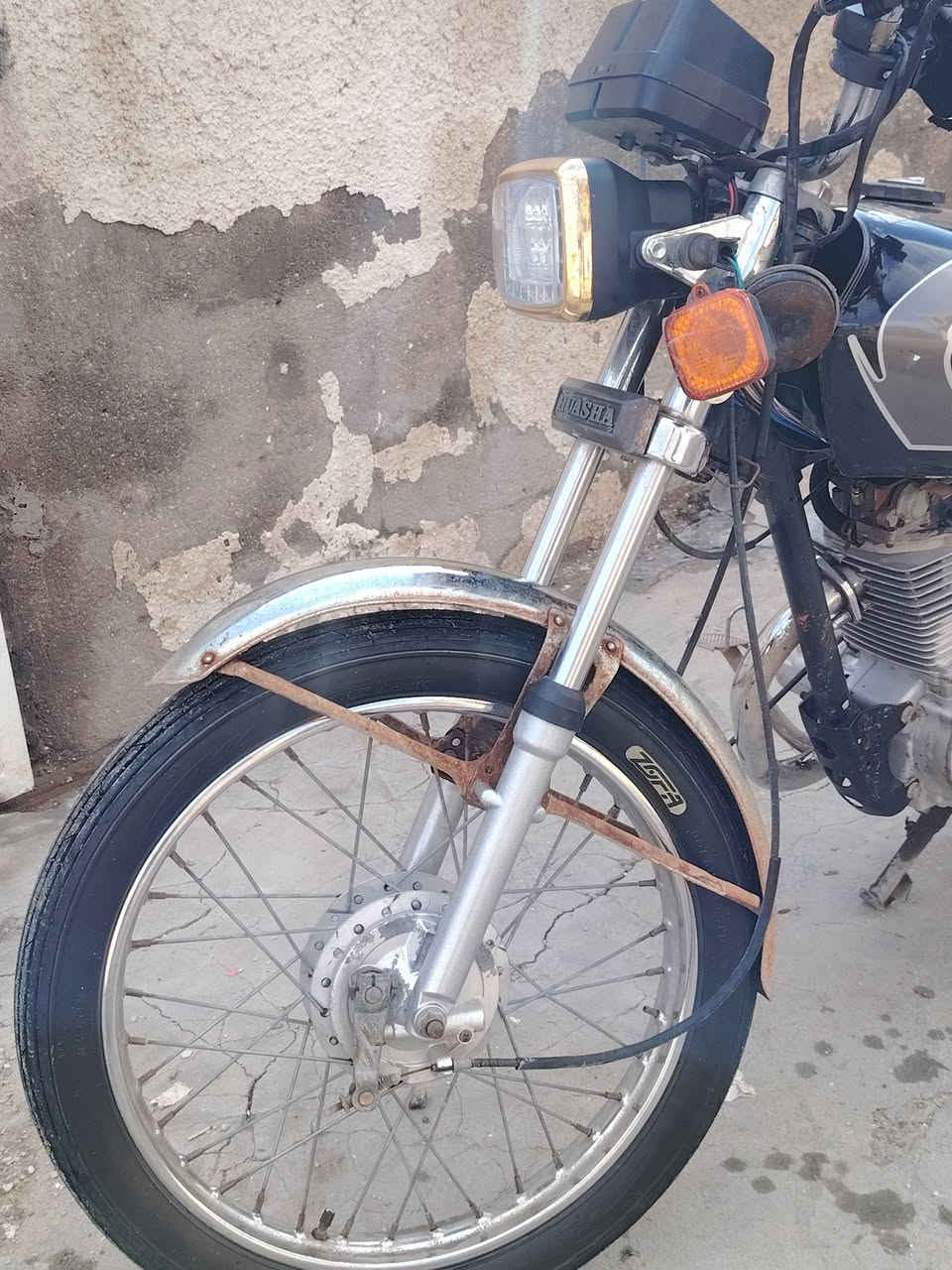 سلام عليكم دراجة ايراني ربعة كير البيع 
دراجة موديل 2023نضايفة كلش كهربايات كلهة شغالة دراجة نضيفة مكينة بل جيس ملاحضةصندوك مو وياهة رقم ***********
