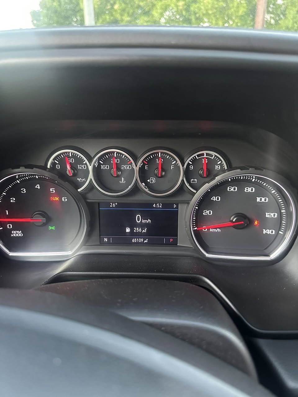 السلامعليكم تاهو 2021 للبيع
المواصفات:
1- بانوراما  
2- ثلاث وضعيات قيادة  
3- مستشعر اصطدام  
4- صندوق كهربائي  
5- مساعد قيادة (يستشعر السيارات أثناء الضباب)  
6- آبل كاربلاي  
7- مواصفات خير من الله بعد
ماشيه 66km  

الضرر:  
ثلاث قطع صبغ مع بارد (بدون دواخل).  
والسونار وصور الحادث موجودة بالمنشور أسفل ⬇️  

السيارة مدارينها على بنزين محسّن ودهن ممتاز.  

السعر:410 وبيها مجال  
المكان: بغداد – حي العلام

للاستفسار ***********
