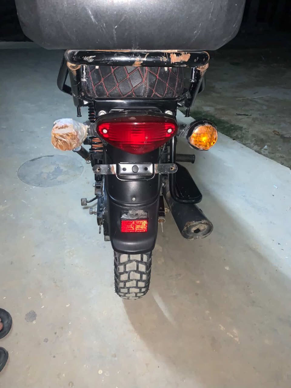 سلام عليكم شباب دراجه بوكسر موديل 2021 دراجه نظيفه وخير من الله سعر 950 وبيه مجال المكان بغداد محموديه اليوسفية رقم ***********
