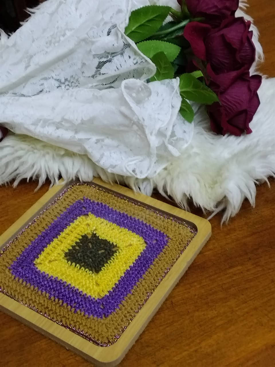 ملمس الخشب ونعومة الكروشيه...تناغم يضفي لمسة من الأناقة على ديكور منزلك...القطعة مصنوعة يدوياً تجمع بين ألوان الكروشيه الزاوية على صينية خشبية ومغطاة بالزجاج
The texture of wood and the softness of crochet...a harmony that adds a touch of elegance to your home decor...This handmade piece combines the colors of crocheted corners on a wooden tray and is covered with glass.
للمزيد من المعلومات التواصل على الخاص


**إذا كنت صاحب هذا الإعلان وتريد حذفه لأي سبب، رجاءا أرسل رسالة إلى الدعم الفني**