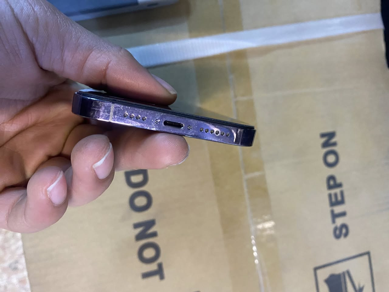 السلام عليكم✨
ايفون 14برو ماكس 
مبدل فقط شاشا GX وانطي بيها ضمان
تك سيم
ذاكرا 256🔥
بطاريه81🔋قطاره
سعر 500قفلللل
شراي تواصل واتساب فقط 🔥
***********
