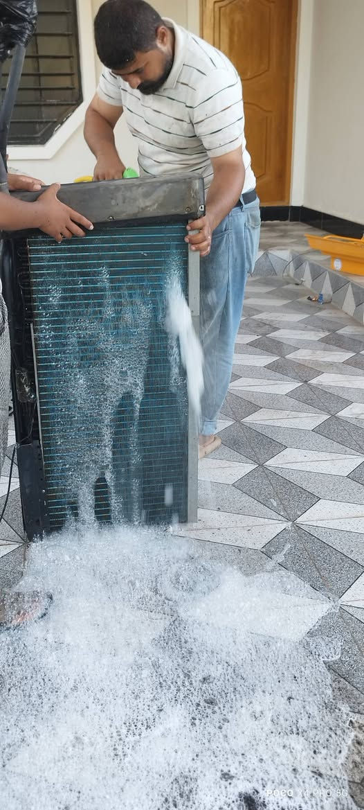 🔧❄️ **ورشة التبريد الفنية** ❄️🔧
📍 *خدمة ميدانية – نجيك للمكان مباشرة!*

هل تحتاج تبريد مضمون؟ إحنا بالخدمة!

نقدّم لك:
✅ نصب وصيانة جميع أنواع أجهزة التبريد 
✅ شحن غاز تبريد بجميع أنواعه
✅ غسيل شامل للوحدات الداخلية والخارجية
✅ صيانة موقعية سريعة وفعّالة
✅ نقل السبلت من مكان إلى آخر باحترافية

🚐 **ورشتنا متنقلة في كافة مناطق الرفاعي نصر قلعه 
🏪 **عملنه فاكيوم ضمان في العمل 

📞 للحجز والاستفسار:.   @إشارة 
***********

جربنا… وخلّي التبريد علينا!
