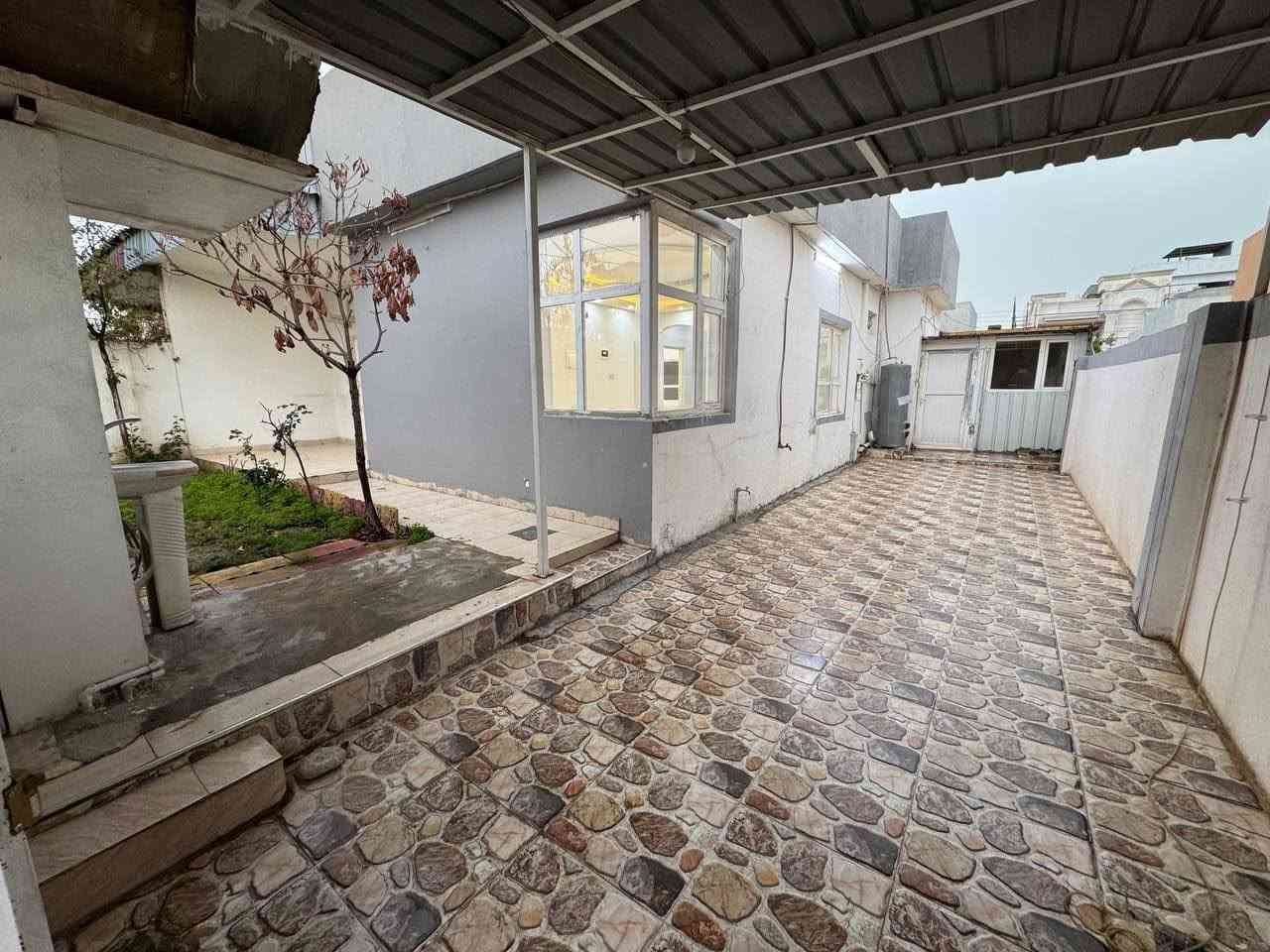 عرض من شرکە عقارات عامر 

منزل للبيع في أربيل مجمع أينده 1 
216م
يتكون:-
2غرفه
أستقبال
صالة
مطبخ
مجموعة صحيات 
للاستفسار:-
*********** WhatsApp
