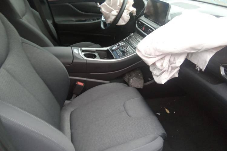 للبيع فقط ..
سنتافي 23 وارد بلا رقم تترقم جميع المحافظات
بصمه وتشغيل عن بعد 
كشنات كهرباء وتدفئة 
شفتات استيرن .
مودات قياده 
فور ويل 
جنطه كهرباء 
رادارات ونقطه عمياء 
لايتات بلادي لد 
راديترات شركة بلادية 
حادث كما موضح بالصور بلا صبغ نهائي فقط تيديل دعامية .
مكاني حله *********** 
السعر195
