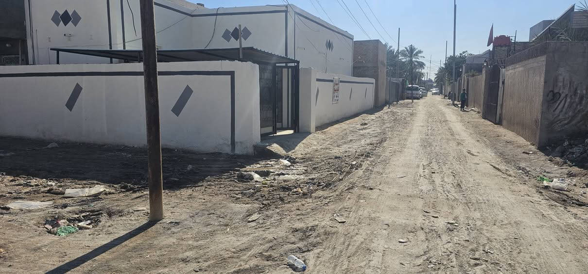 دار للبيع مساحه 200متر ركن سند 25 تحويل مباشر 
تفاصيل أكثر ***********
