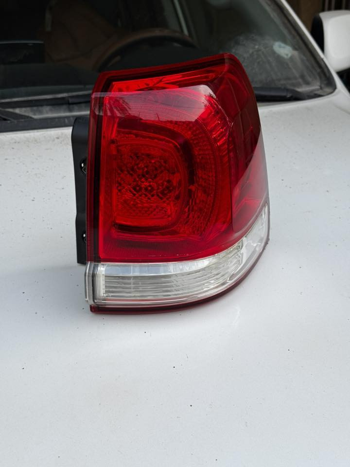 بكلايت لاند كروز بلادي + هوك لاندكروز بلادي 
ثنيهن بـ90 الف مع التوصيل
ملاحظة/ البكلايت بي ضعف بالسكن 
 ***********
