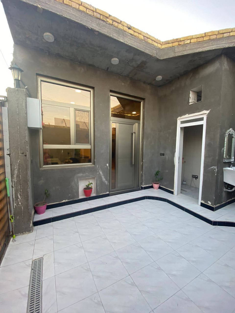 بيت للبيع طابق واحد مساحه ١٥٠+فضله كامل خدمات في حي التضحيه ركن تبليط علئ شارعين مطلوب اسكان ٥٢لاستفسار علئ الرقم ***********
