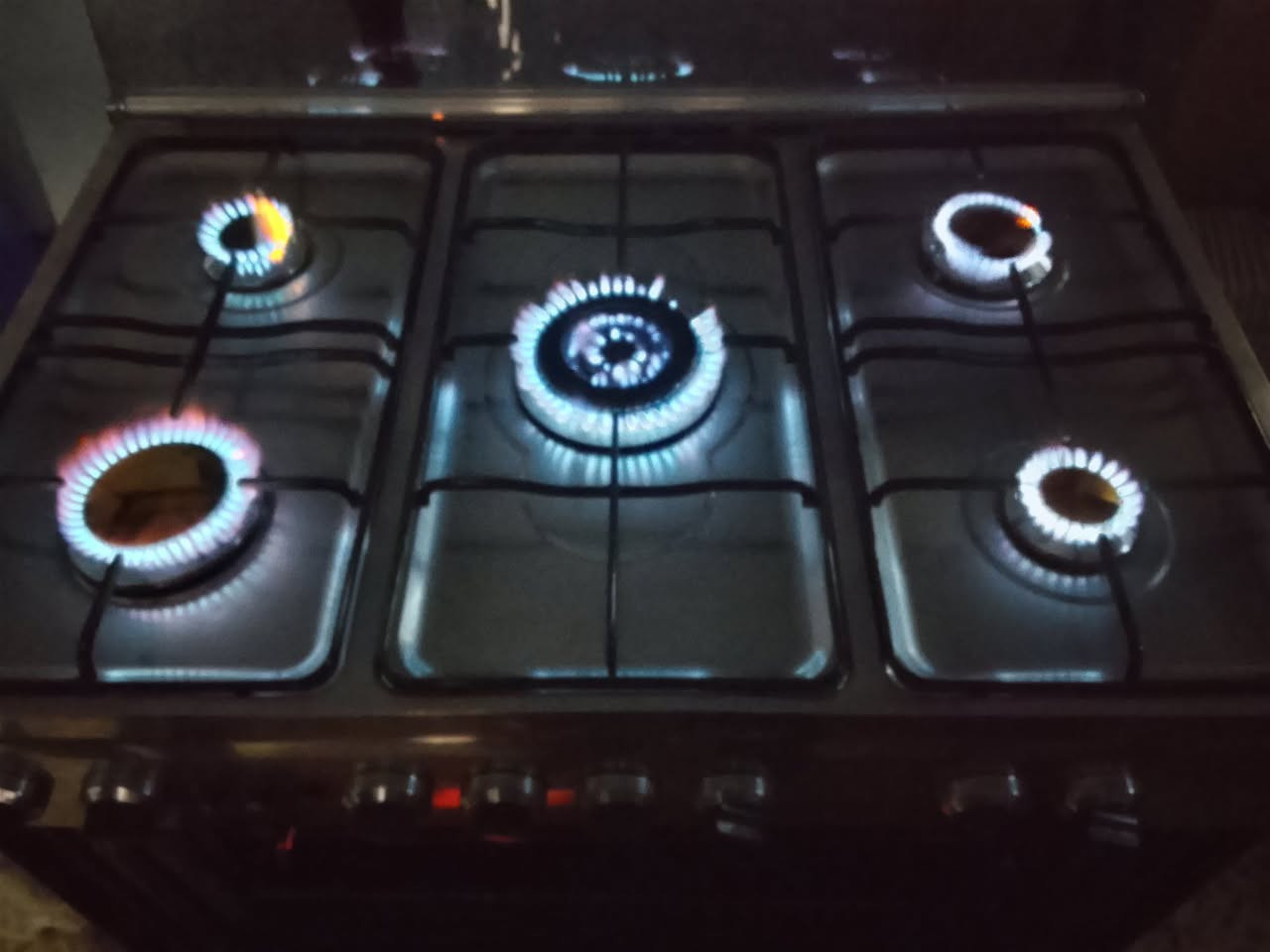 طباخ نظيف للبيع نوع فريش في الكرخ ***********
