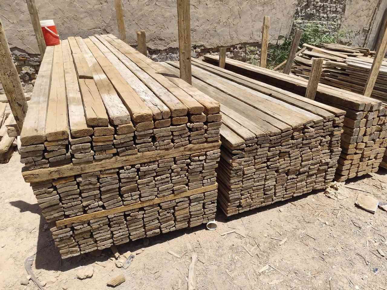 سلام عليكم قالب خشب للبيع العدد 9 وربع بسعر مناسب 2750 الرقم ***********
