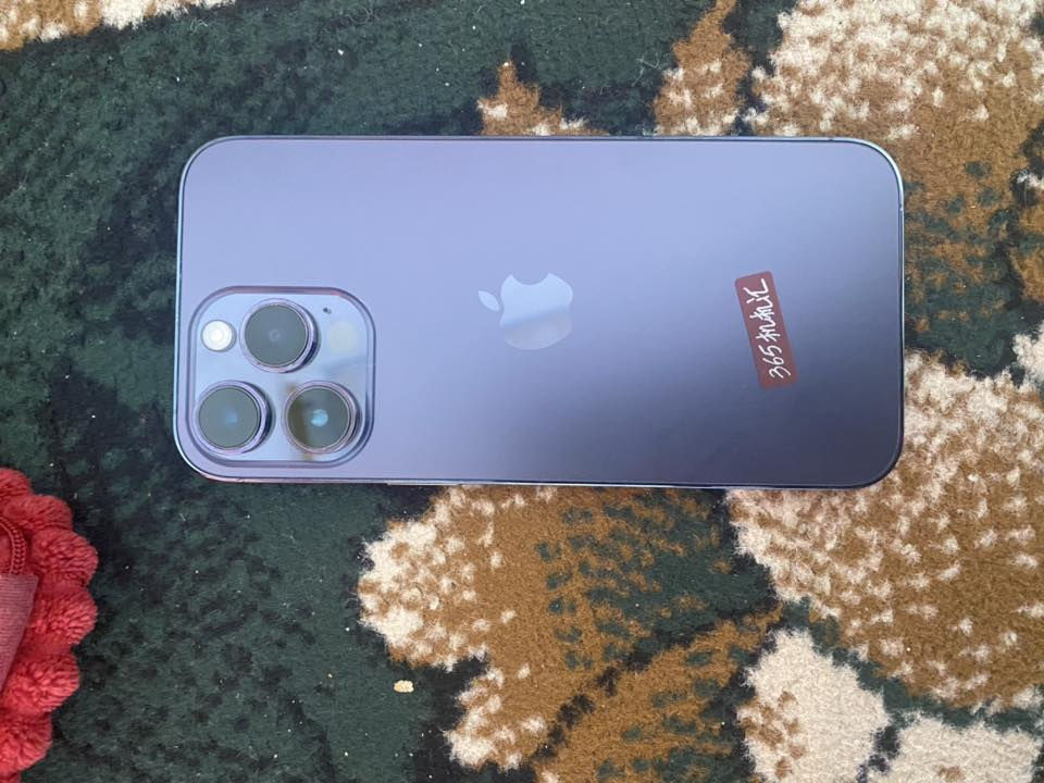 ايفون 14برو ماكس كلش جديد زلق ما بي ذاكره 256 بطاريه معلايه 100الجهاز ما مفتوح  سعر 950 /***********
