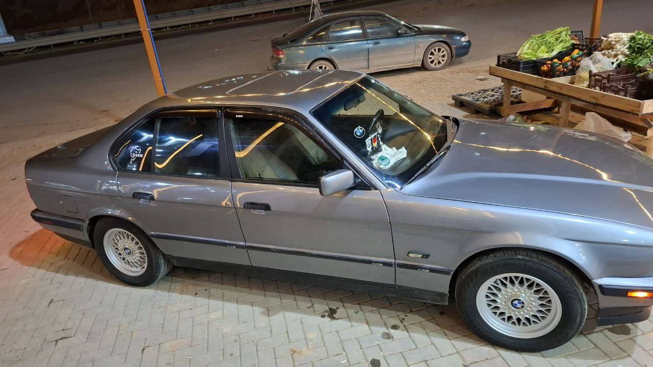 بي ام 525
سياره جديده جديده و متعوب عليها هواي 
كلشي بيها جديد مابيها طخه كلشي بشرط و السياره ب اسمي رقم اربيل رجاء بس الشراي يتصل السعر 88 المكان اربيل شقلاوه


**إذا كنت صاحب هذا الإعلان وتريد حذفه لأي سبب، رجاءا أرسل رسالة إلى الدعم الفني**