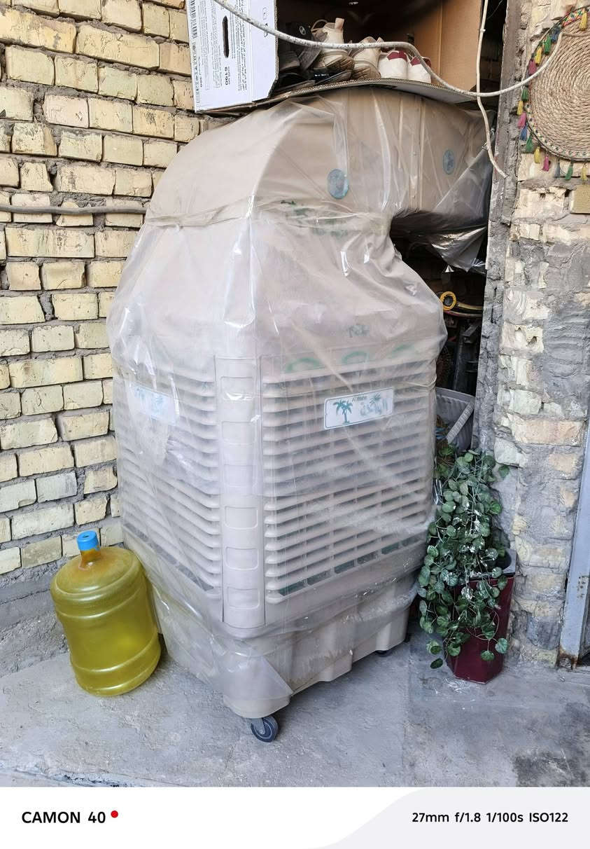 السلام عليكم كاونتر +مبرده للبيع
الكاونتر جديد شغل جديد السطح كوارتز السنك ستيل+كوارتز واحلا من الصور وآل مبرده ارتفاع ١٦٥سم جديده ممشتغله 
مكاني بلديات ***********
