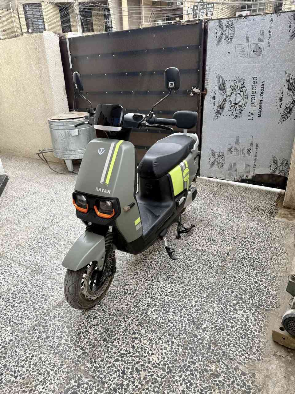 السلام عليكم
🔴 دراجة كهربائية RAYAN 🔴
مكفولة من كلشي
🟥استخدام شخصي قليل تكدر تفحص وتتاكد

مواصفات الدراجة 
بطارية : عدد 6 حجم 72V*23A
السرعة : 50KM/H
المسافة : 65KM 
عدد السرع : 3 
حجم الملف : 1200W
نوع البريك : هايدروليك 
نوع الاطار : جوبلس قياس 10*300 
*مساحة تخزين كبيرة تحت المقعد 

السعر750 وبيه مجال للشراي
للاستفسار ***********

