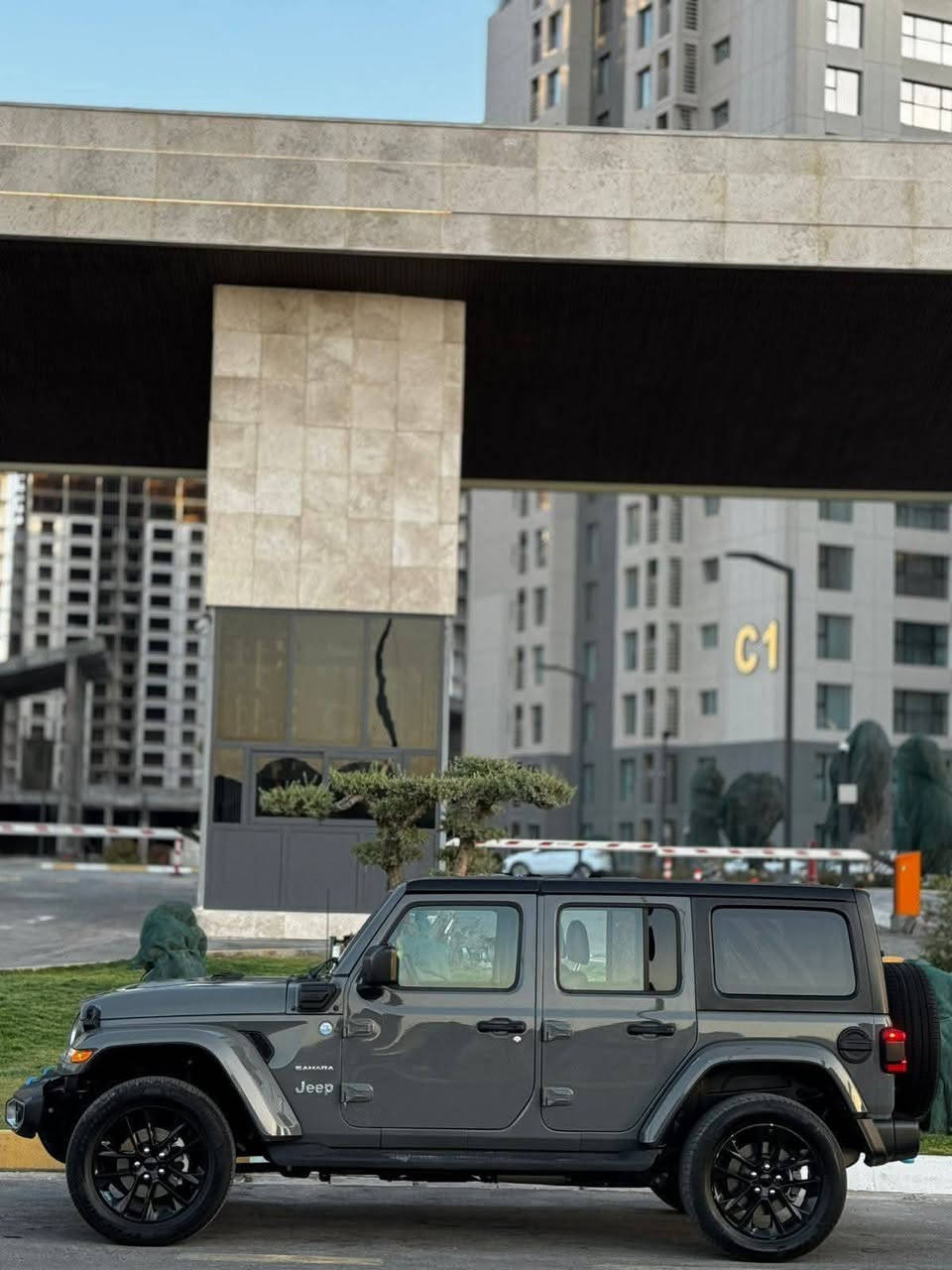 جيب رانكلر 2023 بيع او مراوس حسب القناعه

لون مميز سمنتي 

هايبر بلكن 

صحارى 

ماشيه 36 الف

حادث بسيط مرفق 

بصمه ابواب وتشغيل وبك لايت ليد وداخل جلد بلاد

السعر 290 قابل للتفاوض 

مكان السياره بغداد حي الاطباء مقابل العامريه 

للتواصل ***********
