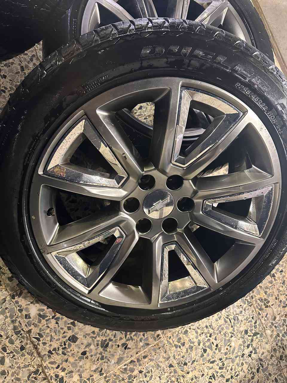 وياله تاهو خليجي للبيع
حجم 22 السعر 8 ورقات 
او الاتصال ***********
تايرات برجستون
