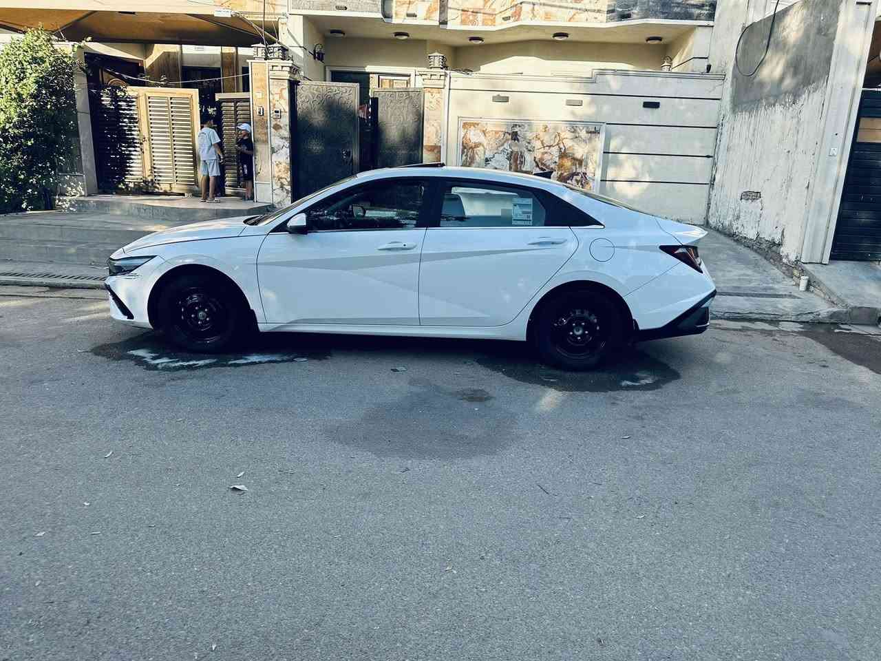 � للبيع هيونداي النترا 2024 خليجي (فول مواصفات) 🚘
▪️ محرك 2000 سي سي
▪️ ممشى 48 ألف كم
▪️ فتحة سقف
▪️ شحن لاسلكي
▪️ حساسات أمامية وخلفية
▪️ تبريد  أمامي وخلفي
▪️ داخلية جلد
▪️ أرضية مدوشمة بالكامل
▪️ كشنات مدوشمة مع جيس حراري
▪️ السيارة نظيفة جداً واستعمال شخصي

🛠️ ملاحظة: الجاملغ مصبوغ أثر دعجة دراجة فقط.

📞 للاستفسار والاتصال:
***********
📱 نفس الرقم واتساب

📍بغداد الدوره 
السعر 177$
