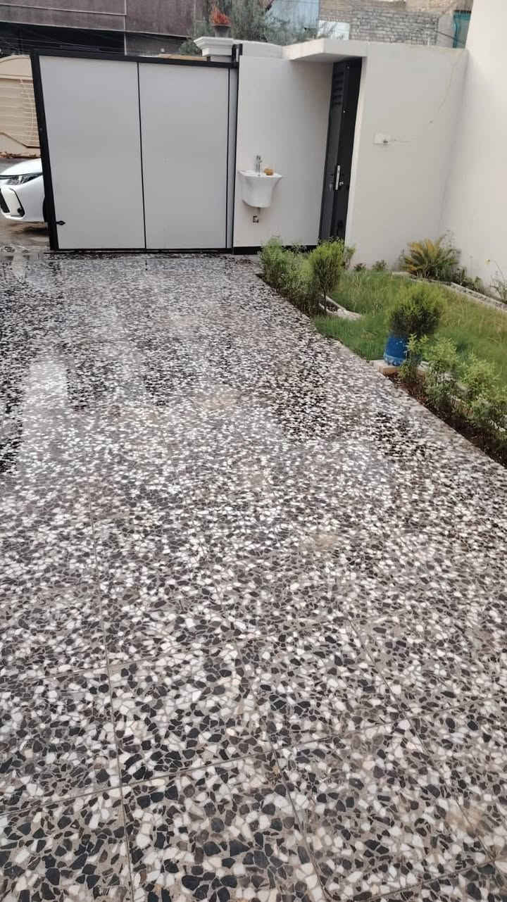 السلام عليكم 

#دار_للايجار 🏠

الموقع الامين قرب صيدليه ضياء المساحه ( ١٢٠ ) متر 📍

طرمه + هول + مطبخ + خدمات 

الطابق الثاني غرفه نوم + حمام + سطحين عالي وناصي 

السعر ( ٦٠٠ )

*********** امير عقار☎️
