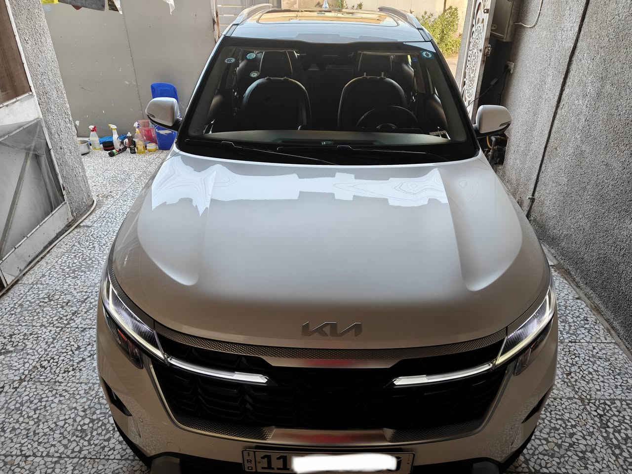 تحيه طيبه 
كيا سليتوس خليجي 
رقم بغداد اخر اصدار 
2024 ماشيه فقط 6 الالف كم 
بعده زيرو بكل ما تحمل الكلمه من معنى 
مكفوله من جميع النواحي 
اللون ابيض ميتاليك وليس العادي 
فول موصفات 1/1
- بانوراما 
- بصمه 
- 4 كامرات 360 درجه مع فتح شاشه للكامرا بالداشبول عند الانعطاف 
- كشنات جلد 
- شاحن لاسلكي 
- دركه جلد طبيعي خياط 
- داشبول ليزلي شاشه متصله بالكامل والكيجات الكتروني 
- بيانو بلاك من الداخل والتكم مع دفيوزر خلفي بيانو بلاك وشباك بيانو ابو الكامرا والابواب ايضا تطعيم بيانو 
- منظومه لايت زنون بلادي مع ليد امامي متداخل مع الشباك وليد خلفي متصل 
- شاحن مبايل لاسلكي 
- سستم صوت عالي النقاء 
- رادار امامي توقف ذاتي 
- مثبت سرعه 
- قياده ذاتيه مع تبيه الانعطافات 
- اوتوهولد 
- سايد بريك بصمه 
- 6 مودات للقياده 
- شاشه تبريد مع ازارا  افقيه للتحكم بالصوت 
- حساسات امامي خلفي محيطي الخ من الموصفات الستاندر 
- السعر 18800$ 
- يعني ١٨٨ ورقه قابل للتفاوض بالمعقول 
- للاستفسار *********** واتساب او سيم
