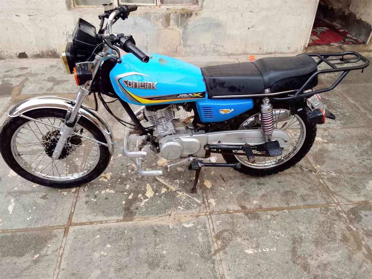 ‏سلام عليكم دراجة 4 كير مديل 23 نص هندر وراق صولي كهربايات شغالة تخم تاير جديد وين متريد اطلع دراجة مكينة ناعمة لا نضوح ولا تنقيص خير من الله ربع ما ذب عليهة بكان بغداد نهروان سعر400 ملاحضة لحد يكلي نتضرني اول واحد يجي ياخذهة
‏*********** رقم واتساب
‏‪0788 784 3003‬ تصال
