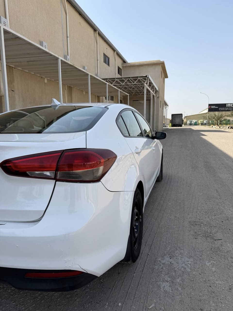 السلام عليكم للبيع كيا فورتي وارد كندي السيارة مكفولة لا صبغ ولا ضربة رقم أربيل الجديد ب اسمي ماشية١٣٤ الف كيلو كاملة ما بيها نقص اي شي مكاني بغداد زيونة
 السعر ١٢٧
رقمي ***********
