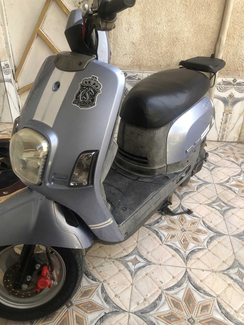 سلام عليكم  ماكس بوليس مديل 2008 كابريتر
مبدله كفرات  مكينه بلاد ما مفتوحه سلف كهربايات كلها شغاله دراجه كامله ما ناقصها شي السعر 900وبيها مجال 
الاستفسار ***********
