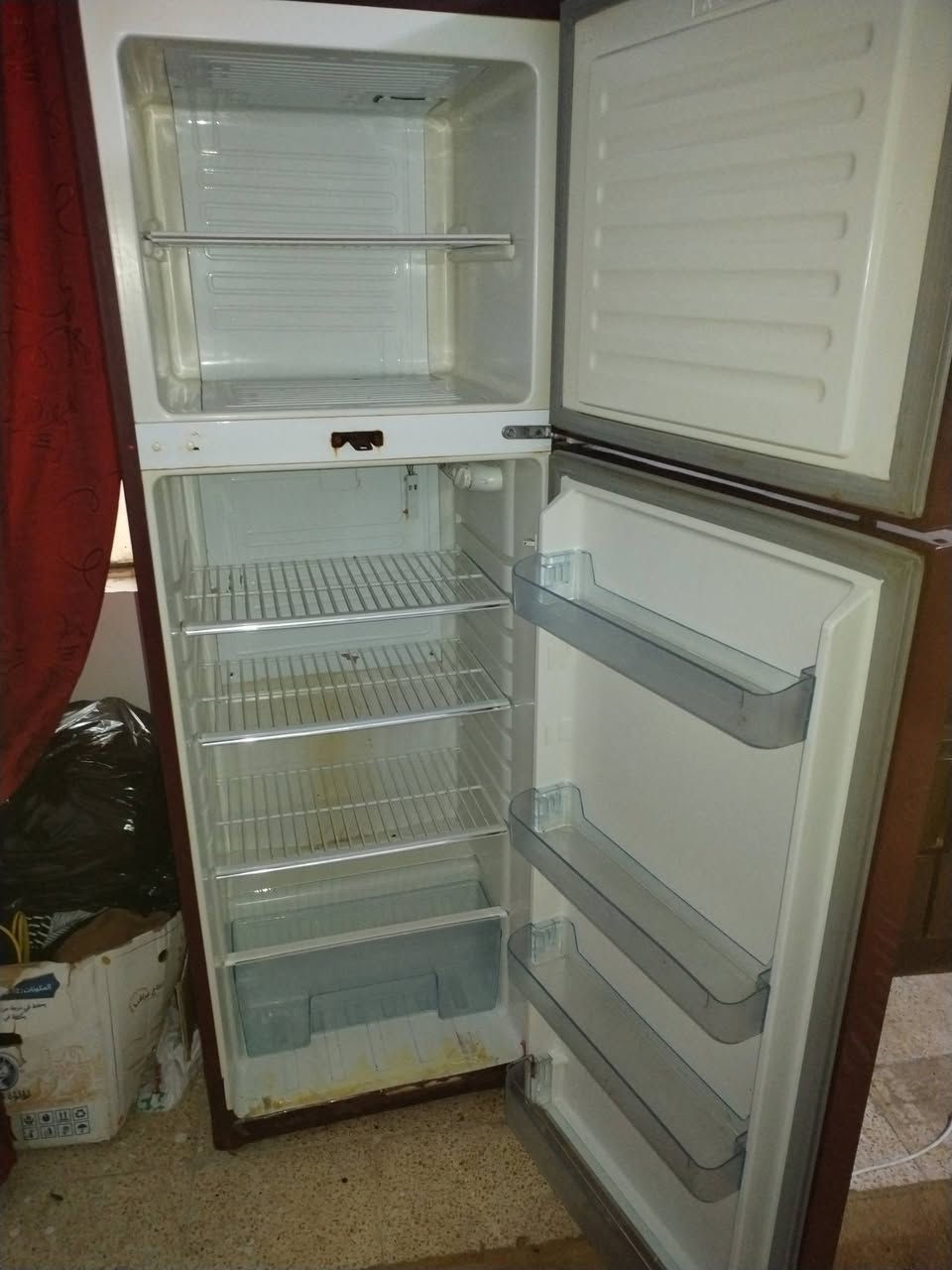 السلام عليكم للبيع ثلاجه 14 قدم شغاله 100% السعر 125 الف براد شغال 100% السعر 75 الف برطله بدايه خزنه *********** رقم الهاتف
