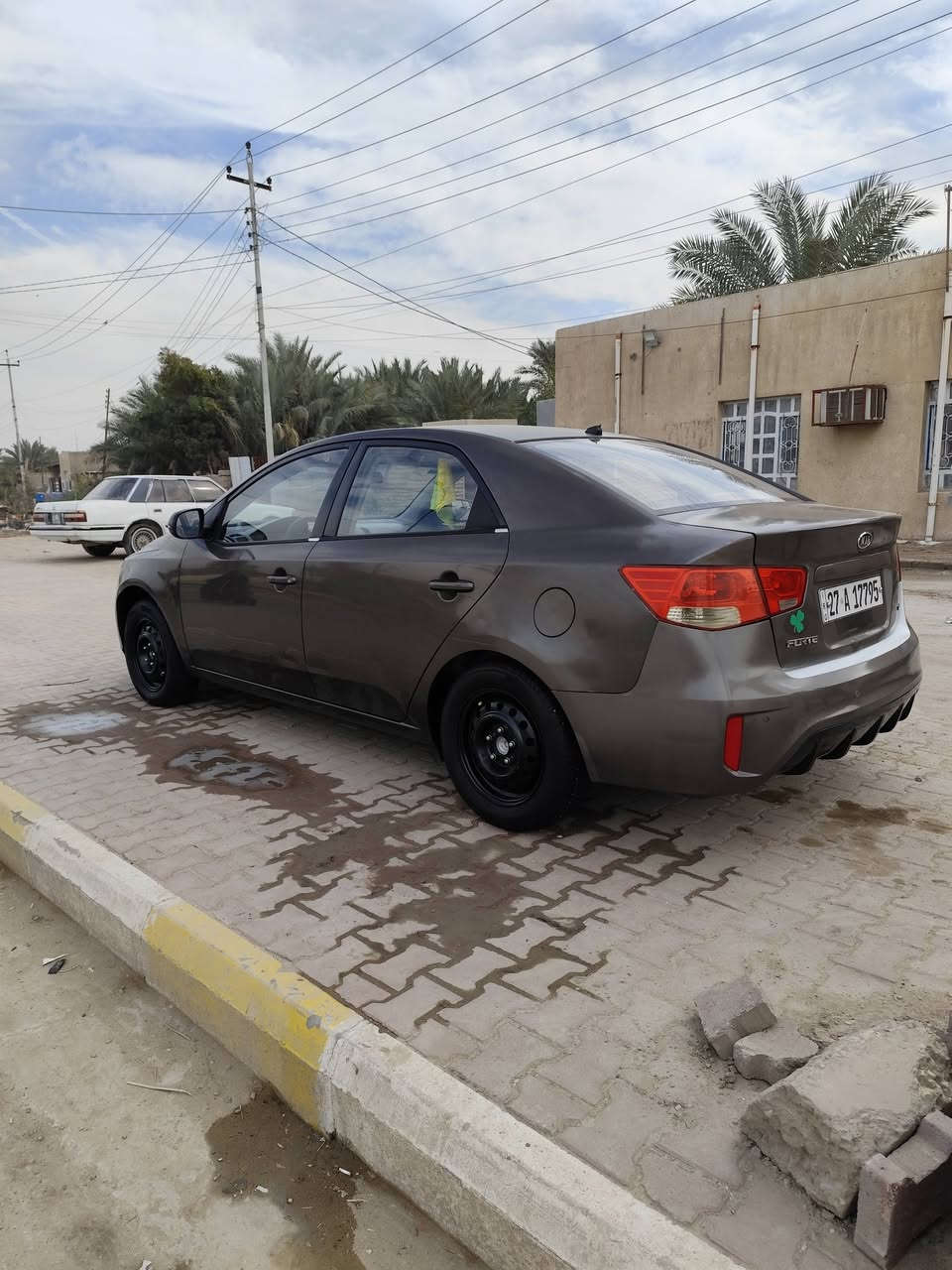سلام عليكم كيه سيراتو للبيع مديل 2013 خليجي
سياره جاهزه من دعاميه لدعاميه ماذب عليه ربع 
حداديه جديده تخم تاير جديد   سنويه جديده لل30 رقم انكليزي بسمي هزه جديده ذي قار 
شرط تحويل ثاني يوم  مبدل بنيد + جنطه 
بيه ضربه بالحوض مال جنطه ما واصل للبرانكيت ولا جاملغات 
محرك 1600 دوش بيه خيط بخار بدون تنقيص 
موجود صوره الضربه للاستفسار اكثر اتصل ***********
السعر 85 وبيه مجال الشراي 
مكاني ناصرية مركز
