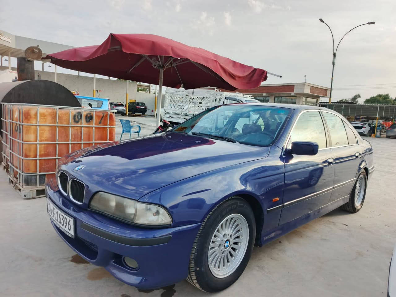 السلام عليكم الحلوه للبيع موديل 1999 كير تلث وضعيات عادي واتوماتيك ورياضي محرك بدون تبخير فتحه سقف  رقم بصرة بسمي مكانه بصرة مصبوغه عام جماليه تبريد شغال السيارة حلوه وسعرها مناسب رايده 80 ومجال حك الجيه للاستفسار ***********
@إشارة
