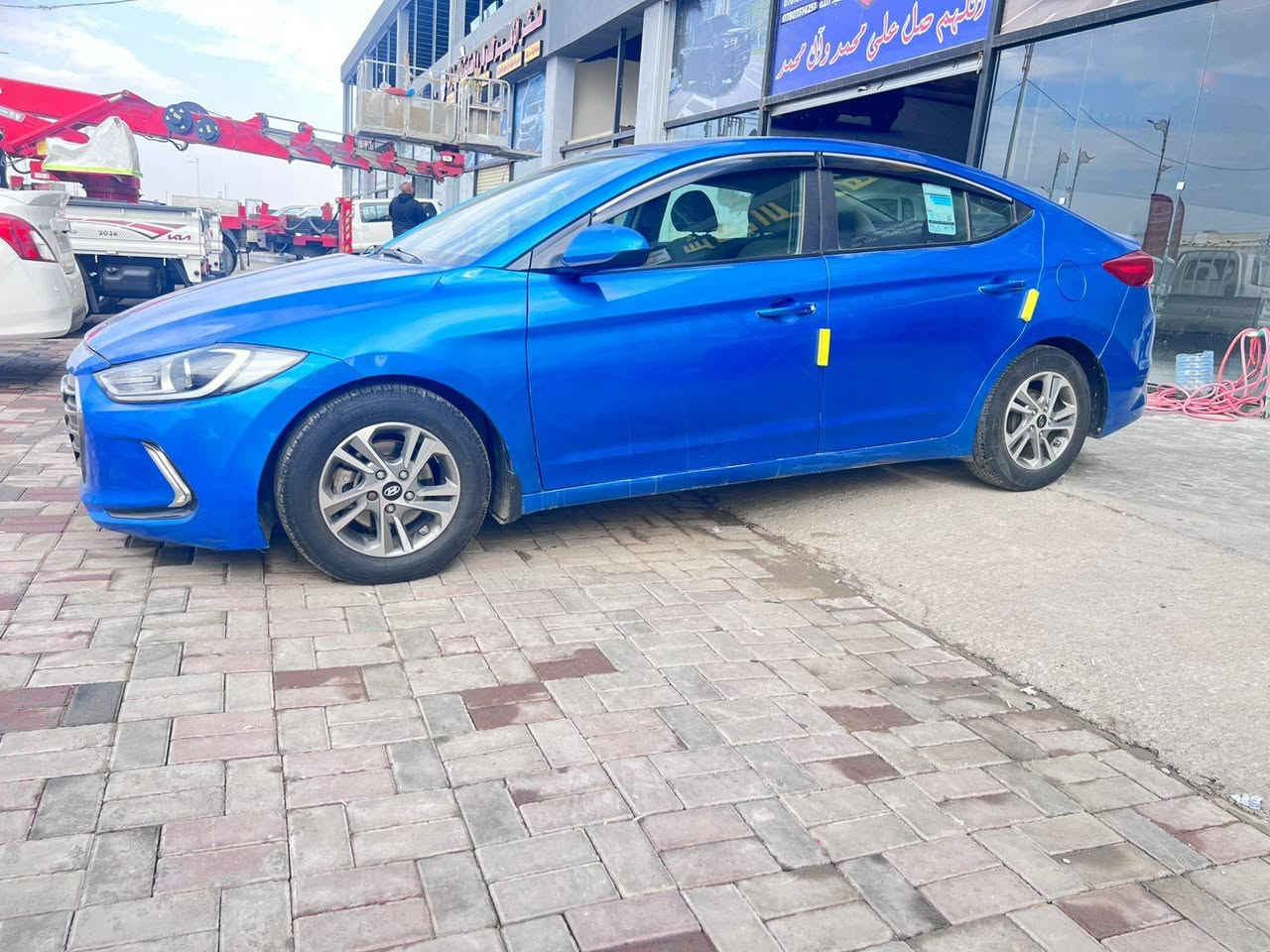 النترا ٢٠١٨ لون بحري مميز مكينه ٢٠٠٠ دوش رقم واسط جديد السياره نضيفه وجاهزه بيها اربع قطع رش بدون داخل شرط لا لغد ولا شاصي بيع مستعجل السعر 109 محتاج فلوس ومنزل سعرها مكان السياره صويره واسط رقمي ***********
