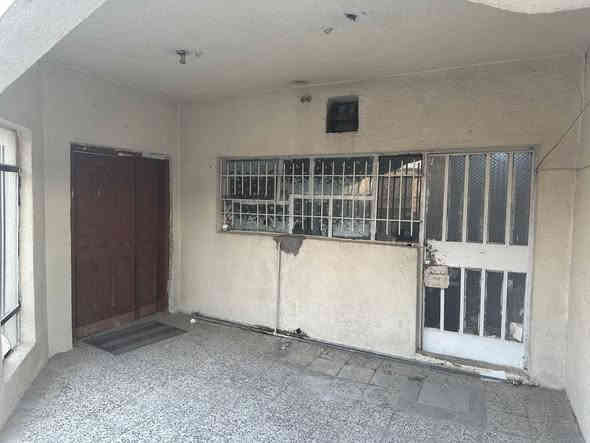 بيت للايجار من صاحب الدار  مباشرة
حي الجهاد مربع الطائي

مساحة 200 متر طابقين يحتوي على 4 غرف نوم الطابق الاول يحتوي على مطبخ وصالة وهول داخلي وغرفة نوم وصحيات وترك عدد 2 وكراج وحديقة الطابق الثاني يحتوي على 3 غرف نوم وهول داخلي وسطح اول وسطح ثاني  
السعر مليون دينار شهريا ً
للتواصل على الخاص او على رقم صاحب الدار ***********
