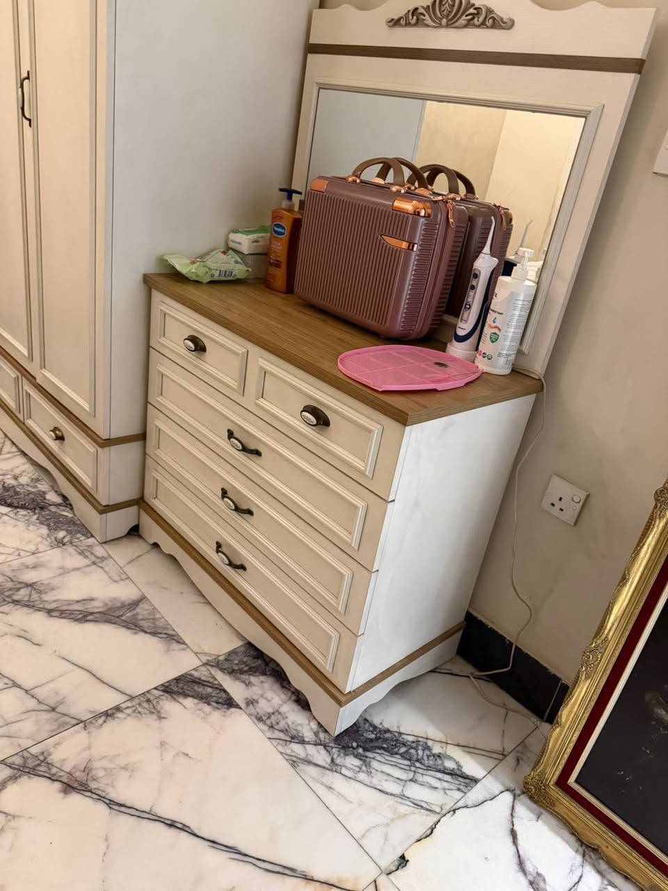 بيع غرفه نوم نفر اخت الجديده مثل مدشوفون بتصوير ٦قطع وتكمه سعرها  المكان العرصاات
٧٥٠


**إذا كنت صاحب هذا الإعلان وتريد حذفه لأي سبب، رجاءا أرسل رسالة إلى الدعم الفني**